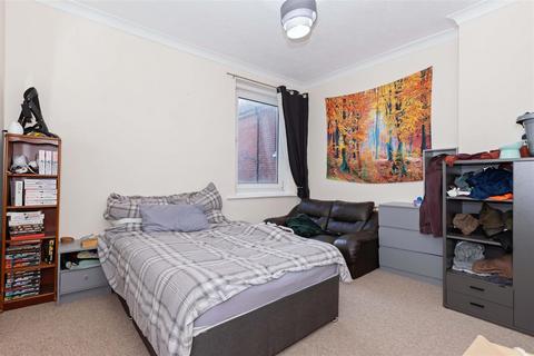 2 bedroom flat for sale, South Terrace, Littlehampton