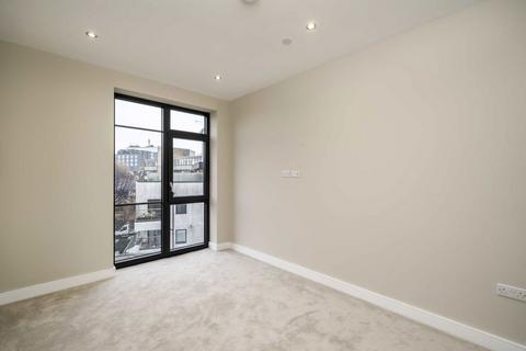 2 bedroom flat to rent, The Mall, London W5