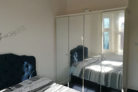 2 bedroom flat share to rent, Hathaway Lane, Glasgow G20