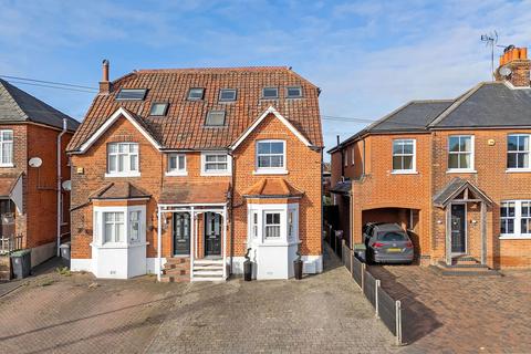 4 bedroom semi-detached house for sale, High Road, Epping CM16