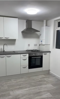 Studio to rent, Elmhurst Road, Slough SL3