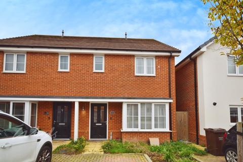 3 bedroom semi-detached house to rent, Lytham Close Chatham ME5