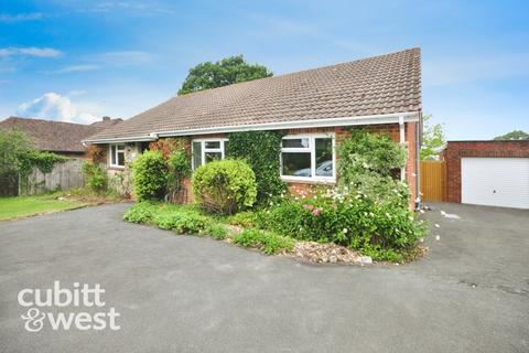 4 bedroom detached bungalow to rent, Uplands Road Denmead PO7