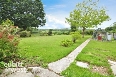 4 bedroom detached bungalow to rent, Uplands Road Denmead PO7