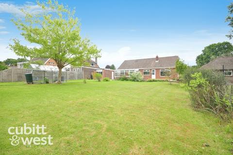 4 bedroom detached bungalow to rent, Uplands Road Denmead PO7