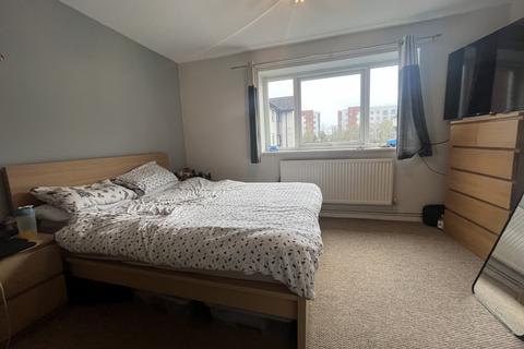 3 bedroom flat to rent, Reeves Court, Eccles New Road, Salford, M5 5AE