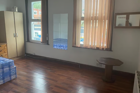 1 bedroom in a house share to rent, Sinclair Road, London E4