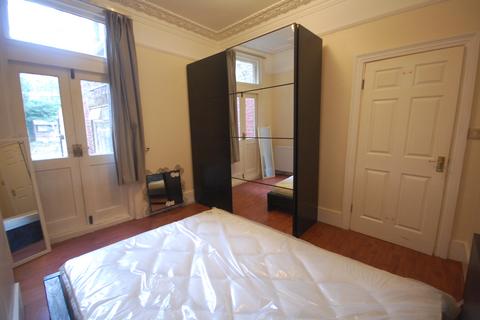 1 bedroom flat to rent, Silver Crescent, London W4