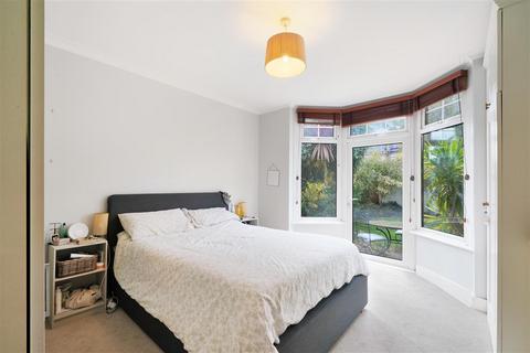 1 bedroom flat to rent, Richmond Avenue, SW20