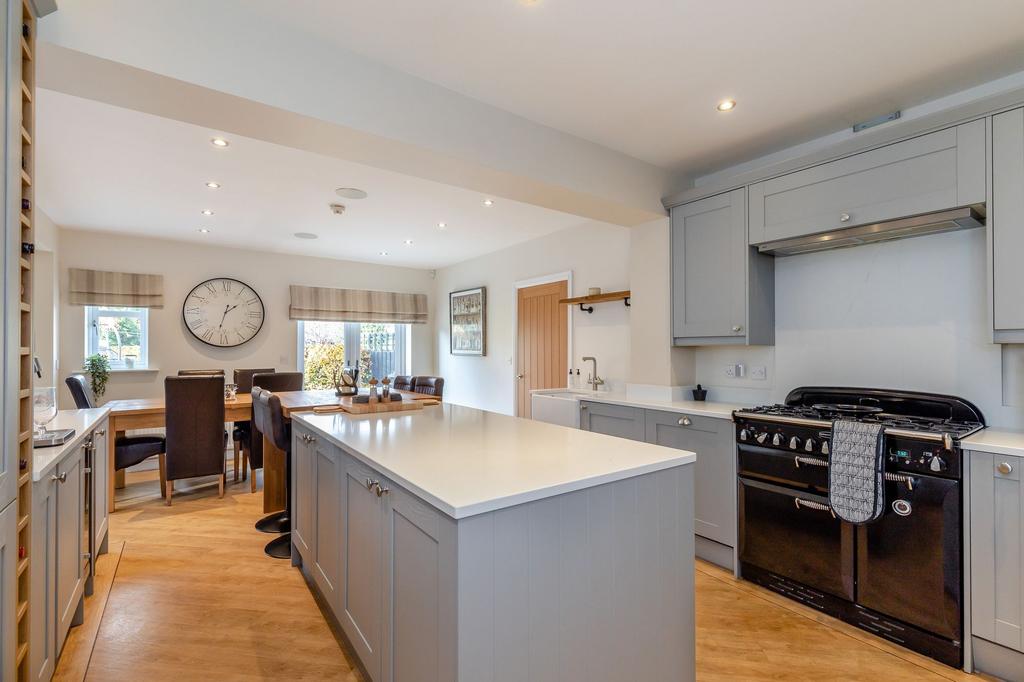 Kitchen / breakfast area