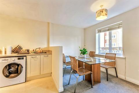 2 bedroom flat for sale, Hamlet Way, Stratford-Upon-Avon