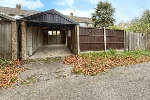 3 bedroom semi-detached house to rent, Passingham Close, Billericay, CM11