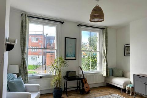 2 bedroom apartment to rent, Grafton Road, London NW5