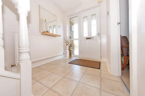 4 bedroom detached house for sale, Lark Hill, Batley