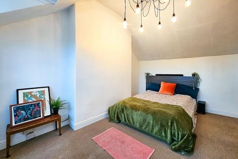 21 Avenue Grove, Harrogate, HG2 7PD