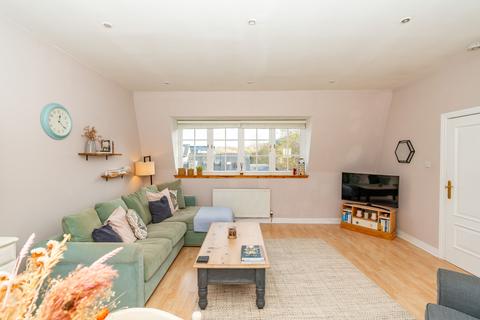 3 bedroom flat for sale, 94/3 Spring Gardens, Abbeyhill, Edinburgh, EH8 8HX