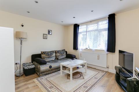 1 bedroom flat to rent, Vicarage Farm Road, Hounslow TW3