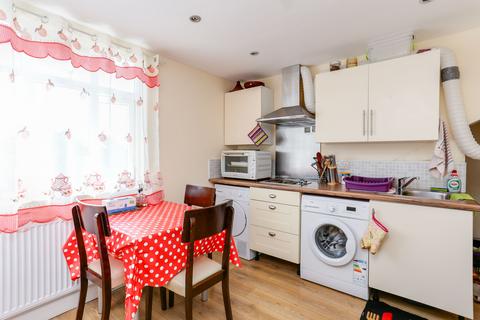 1 bedroom flat to rent, Vicarage Farm Road, Hounslow TW3