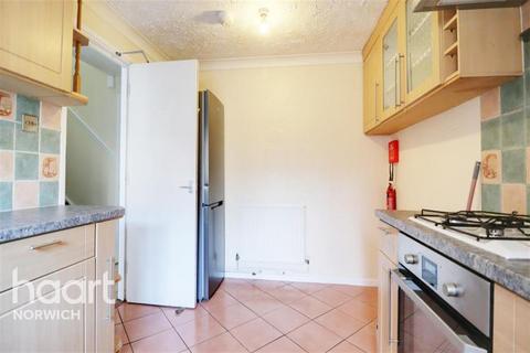 4 bedroom semi-detached house to rent, Norwich