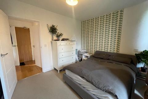 1 bedroom in a flat share to rent, Greenford Avenue, Southall UB1