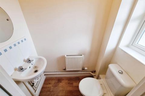 2 bedroom terraced house to rent, Windsor Road, Rushden NN10