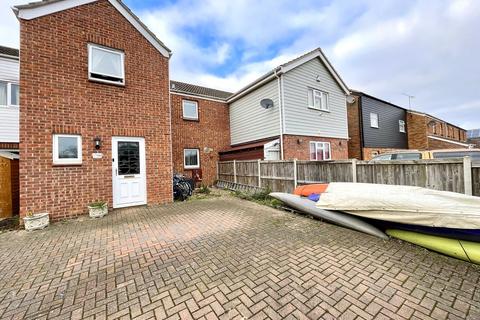 4 bedroom terraced house for sale, Lindsey Way, Stowmarket, IP14