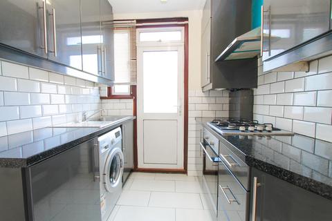 3 bedroom terraced house to rent, Princes Avenue, Greenford, UB6