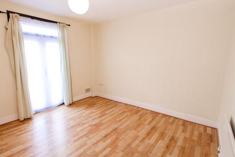 3 bedroom terraced house to rent, Princes Avenue, Greenford, UB6