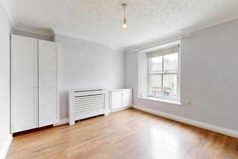 Studio to rent, Easton Street, Portland