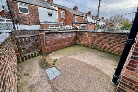 3 bedroom terraced house to rent, Albion Street, Sale, M33 7TA