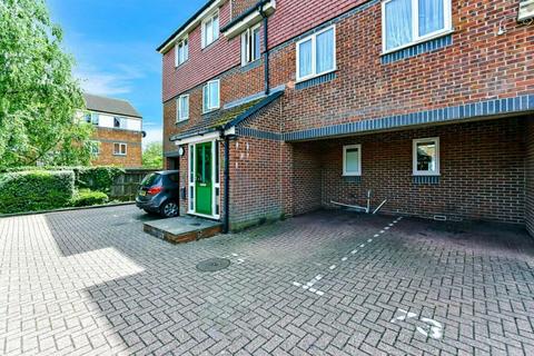 1 bedroom flat to rent, Frensham Close, Southall UB1