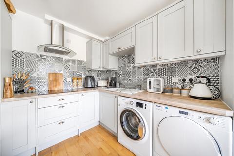 2 bedroom flat to rent, Burnt Ash Hill Lee SE12