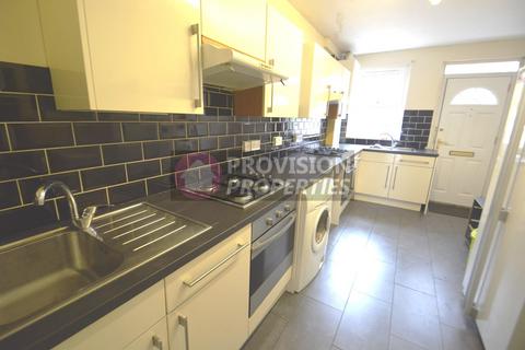 6 bedroom terraced house to rent, Estcourt Avenue, Headingley LS6