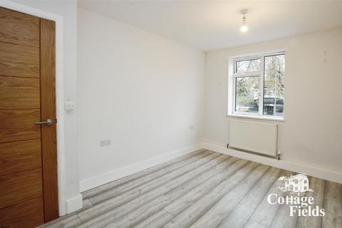 2 bedroom flat to rent, Coolgardie Avenue, London