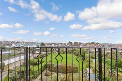 2 bedroom flat for sale, Kingsgate Avenue, Broadstairs, Kent