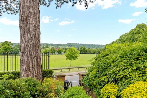 1 bedroom flat to rent, East Hill Road, Oxted, Surrey, RH8