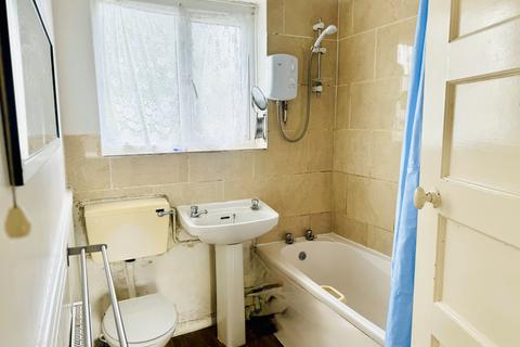 19 Byron Way, Hayes, UB4 8AT