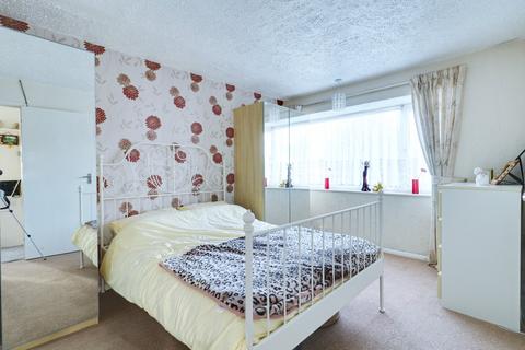 2 bedroom semi-detached bungalow for sale, South Hall Drive, Rainham RM13