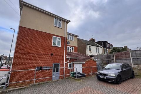 1 bedroom apartment to rent, Woodlands Road, Gillingham, ME7