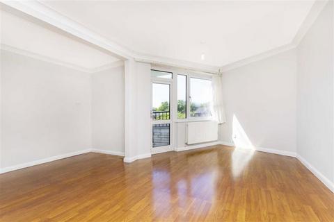 3 bedroom flat to rent, Tanners Hill, London SE8