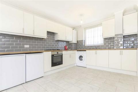 3 bedroom flat to rent, Tanners Hill, London SE8