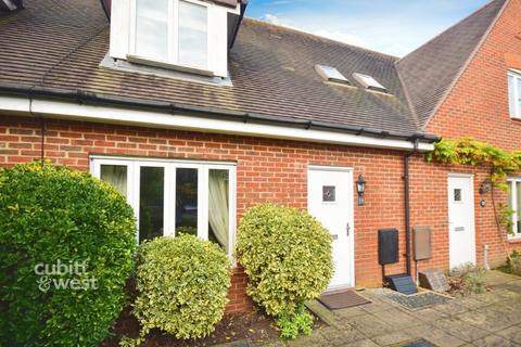 2 bedroom terraced house to rent, Charlwood Place Reigate RH2