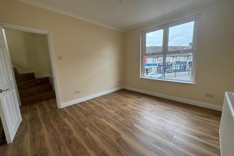 3 bedroom flat to rent, Thornton Heath, CR7 CR7