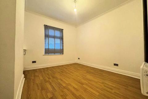 1 bedroom apartment to rent, Brentwood Road, Romfor, romford