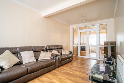 3 bedroom terraced house for sale, Scotts Road, Southall