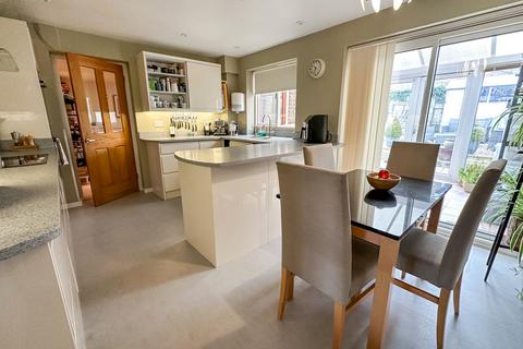 3 bedroom semi-detached house for sale, Sevenfields, Highworth SN6