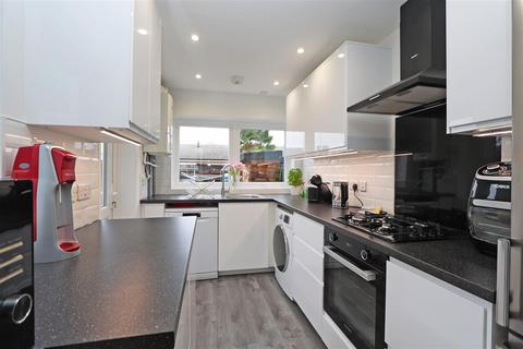 2 bedroom end of terrace house for sale, Bynes Road, South Croydon