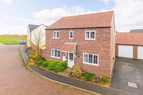 4 bedroom detached house for sale, 45 Yarrow Road, Bodicote