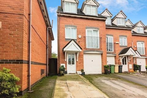 4 bedroom townhouse for sale, Shillingford Road, Farnworth