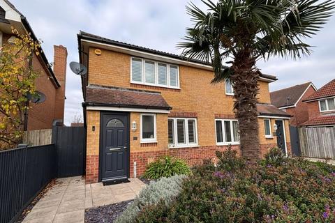 3 bedroom semi-detached house for sale, Martlet Close, Lee-On-The-Solent, PO13